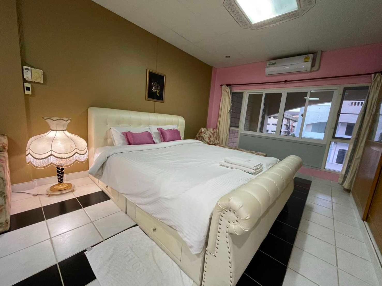 Oyo 75486 Anna Residence Jomtien Kültér fotó